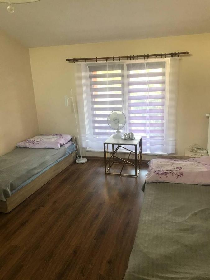 Samodzielny Pokoj W Wygodnym Domu Z Parkingiem Appartement Piaseczno  Buitenkant foto